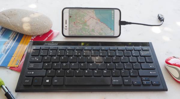An Android Smartphone with keyboard and mouse