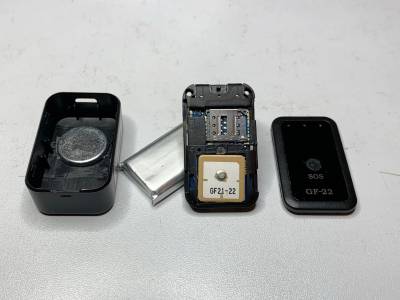 The GF-22 GPS Traker disassembled