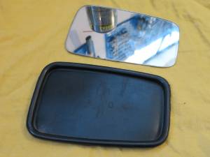 Side mirror: rubber frame and mirror disassembled
